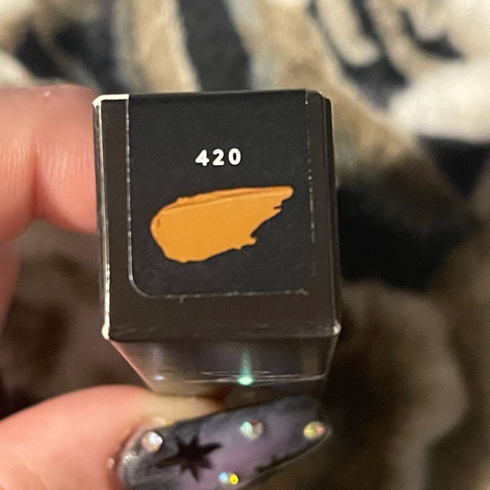 Fenty 420 Pro Filt’r Instant Retouch Concealer - Picture 3 of 5